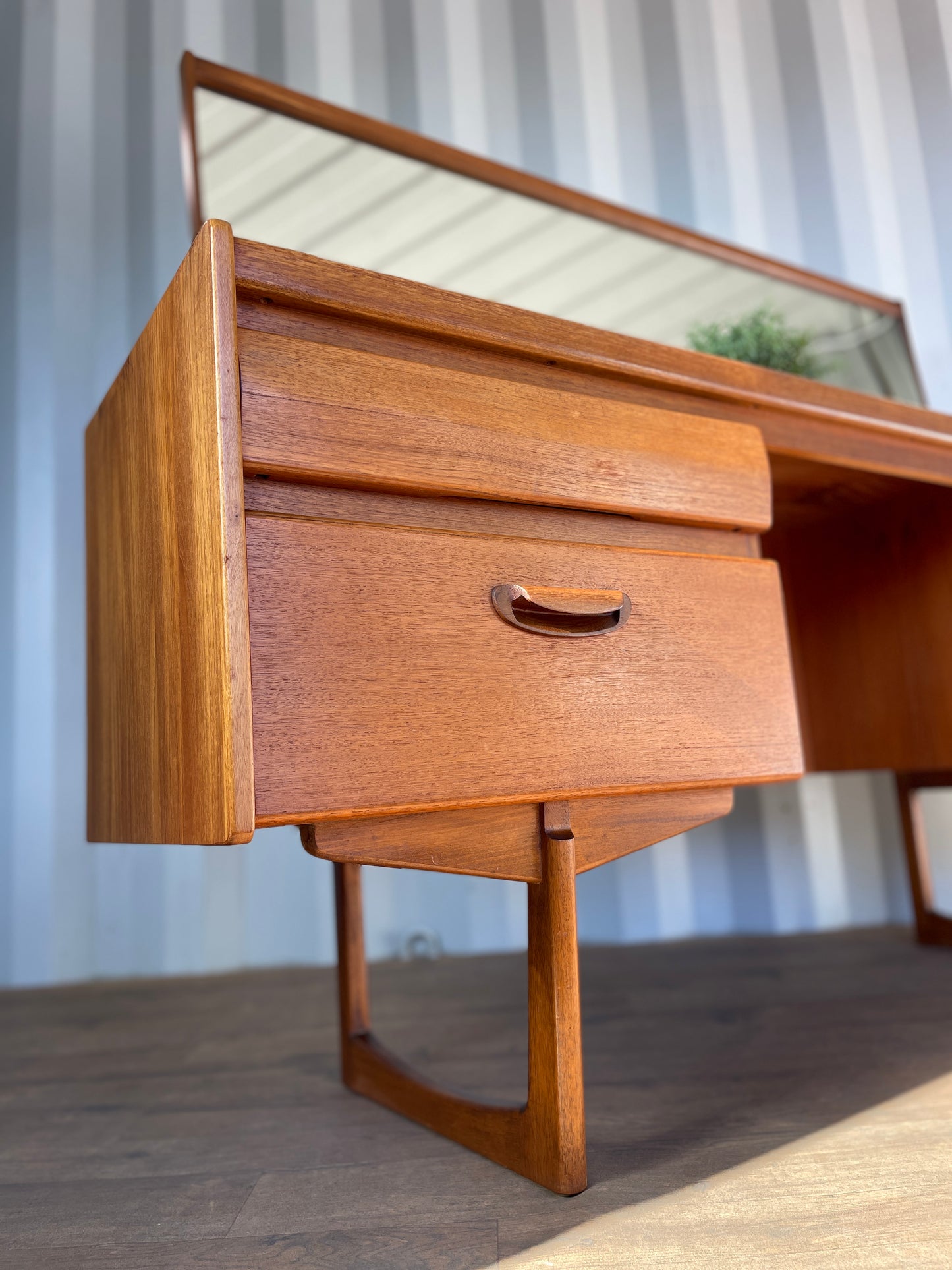 Vintage Mid-Century William Lawrence Teak Dressing Table with Mirror – 156cm Wide