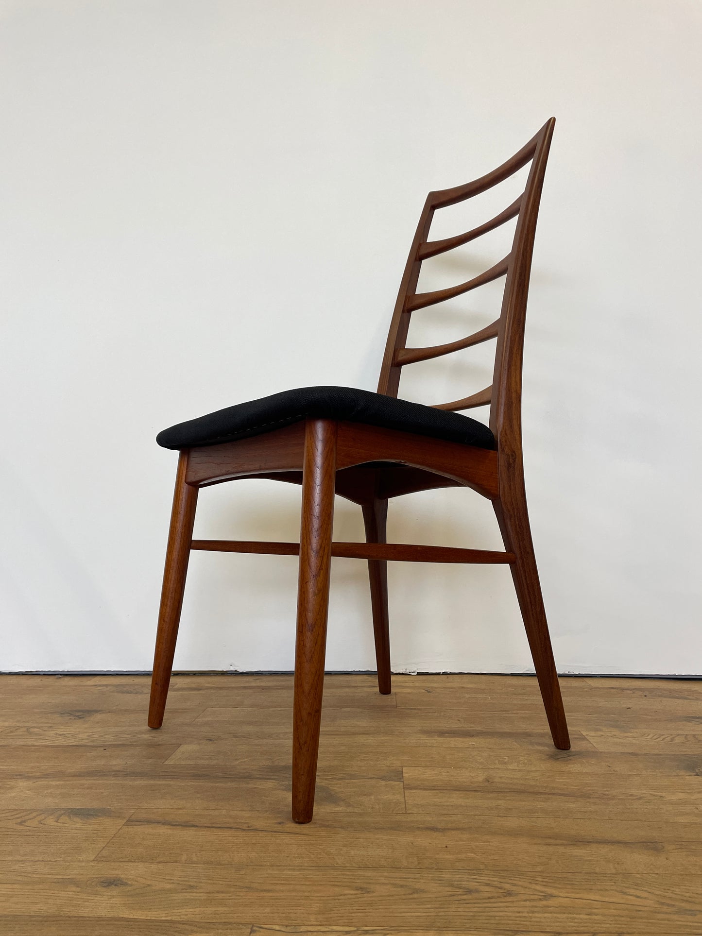 Set of 6 Rare Danish Dining Chairs by Niels Koefoed inc 2 Carvers