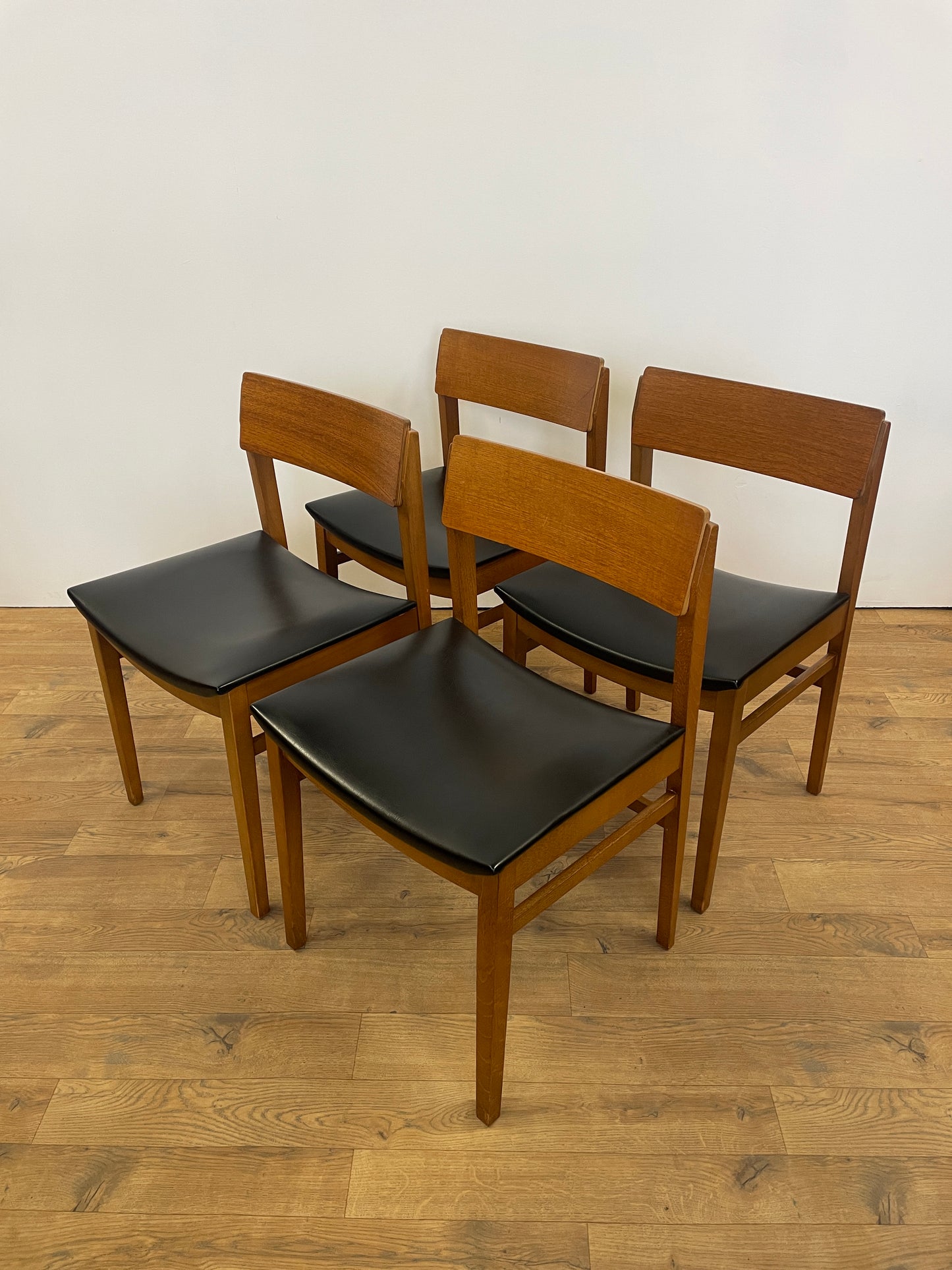 Dining Table & 4 Chairs by Beautility - Mid-Century - Extendable