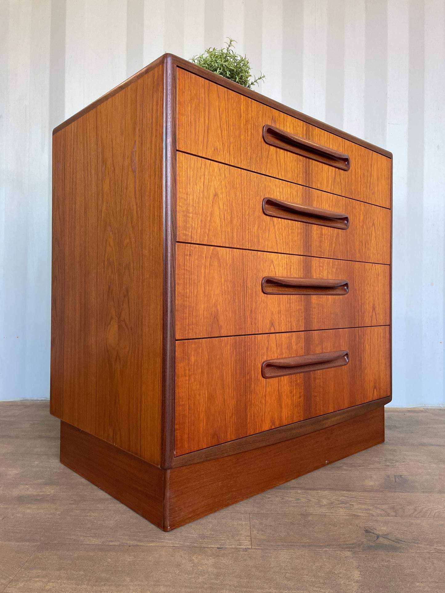 G Plan Fresco Vintage Teak Chest of Drawers – Mid Century 4 Drawer Cabinet – Sculpted Handles – 72cm