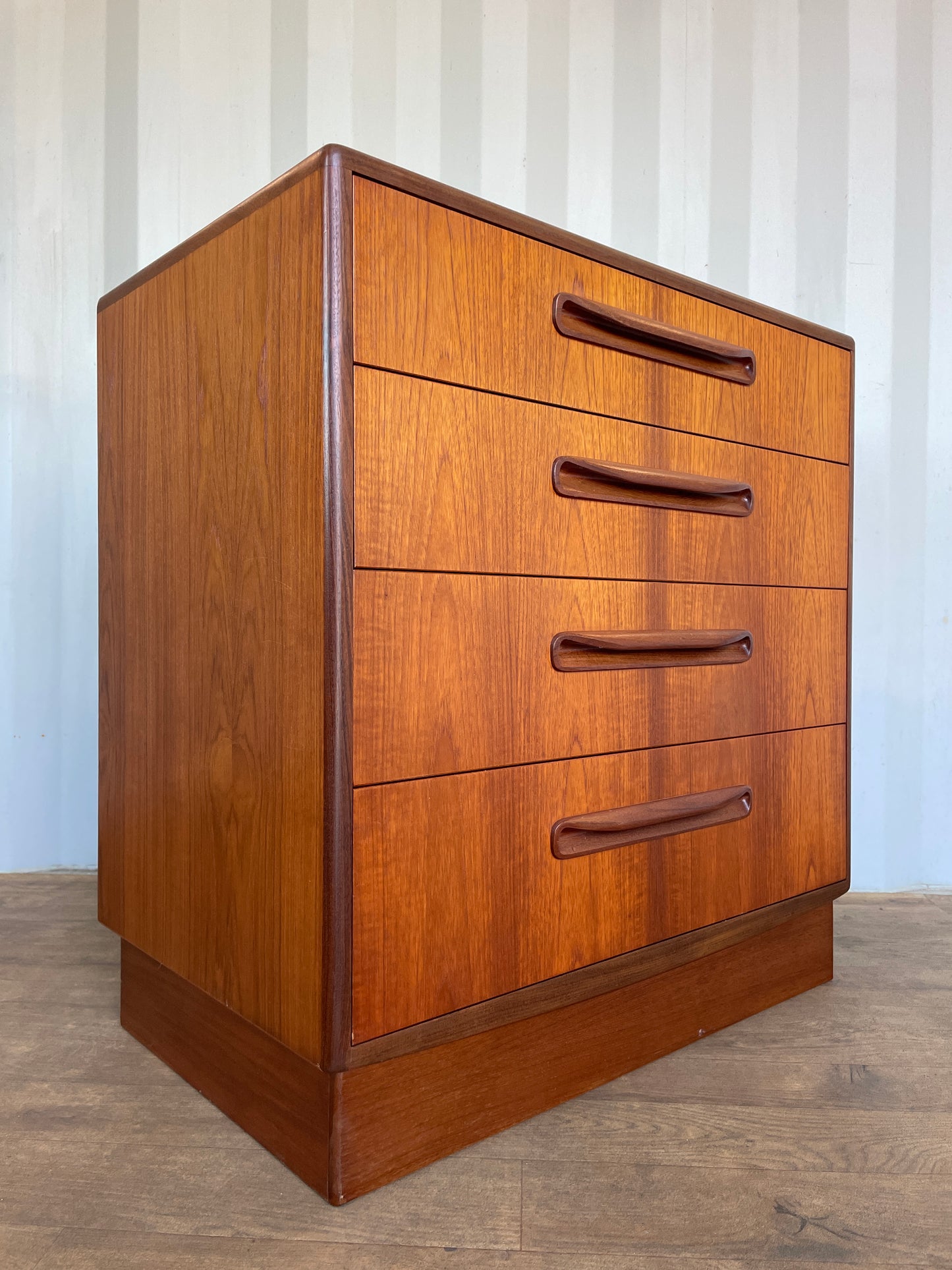G Plan Fresco Vintage Teak Chest of Drawers – Mid Century 4 Drawer Cabinet – Sculpted Handles – 72cm