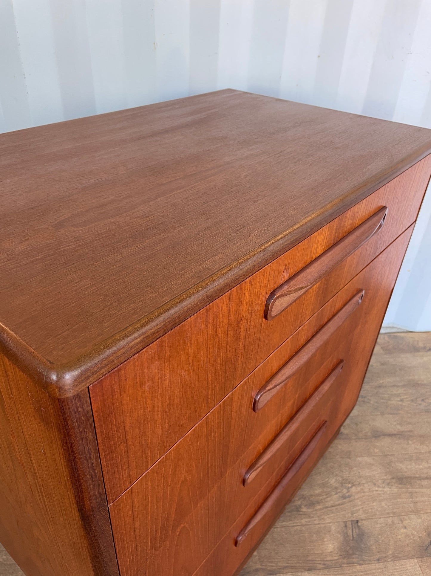 G Plan Fresco Vintage Teak Chest of Drawers – Mid Century 4 Drawer Cabinet – Sculpted Handles – 72cm