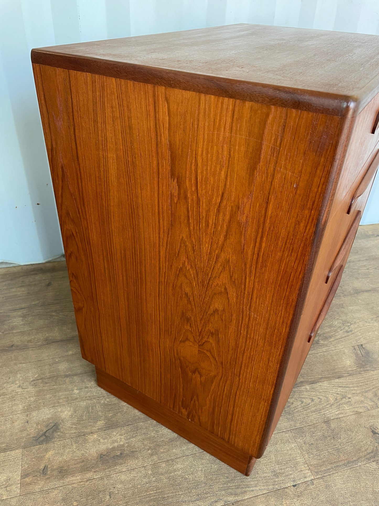G Plan Fresco Vintage Teak Chest of Drawers – Mid Century 4 Drawer Cabinet – Sculpted Handles – 72cm