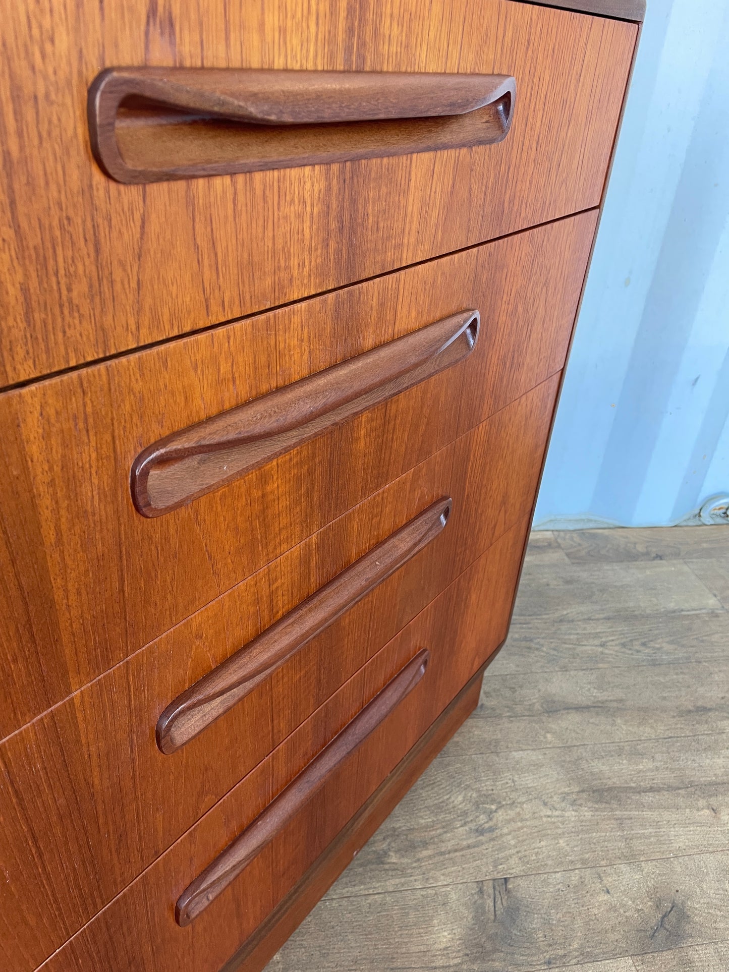 G Plan Fresco Vintage Teak Chest of Drawers – Mid Century 4 Drawer Cabinet – Sculpted Handles – 72cm