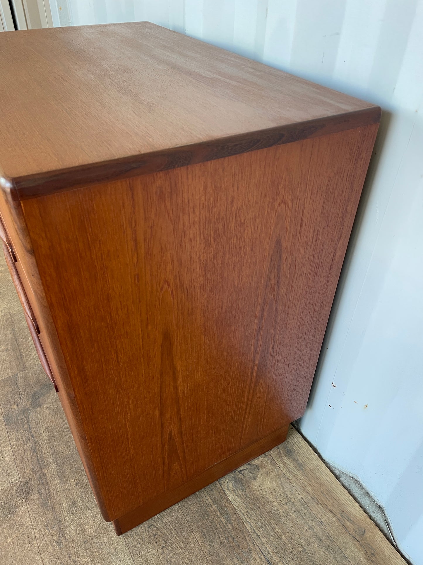 G Plan Fresco Vintage Teak Chest of Drawers – Mid Century 4 Drawer Cabinet – Sculpted Handles – 72cm