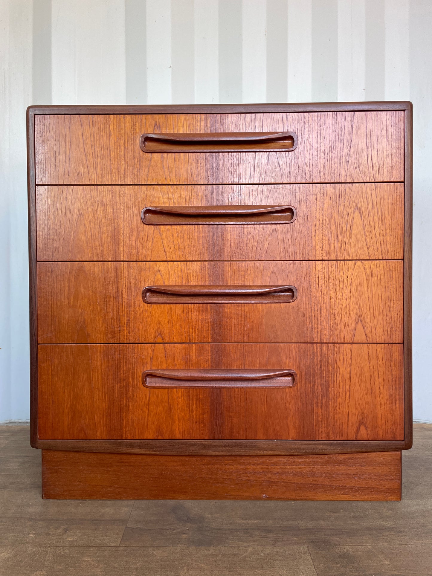 G Plan Fresco Vintage Teak Chest of Drawers – Mid Century 4 Drawer Cabinet – Sculpted Handles – 72cm