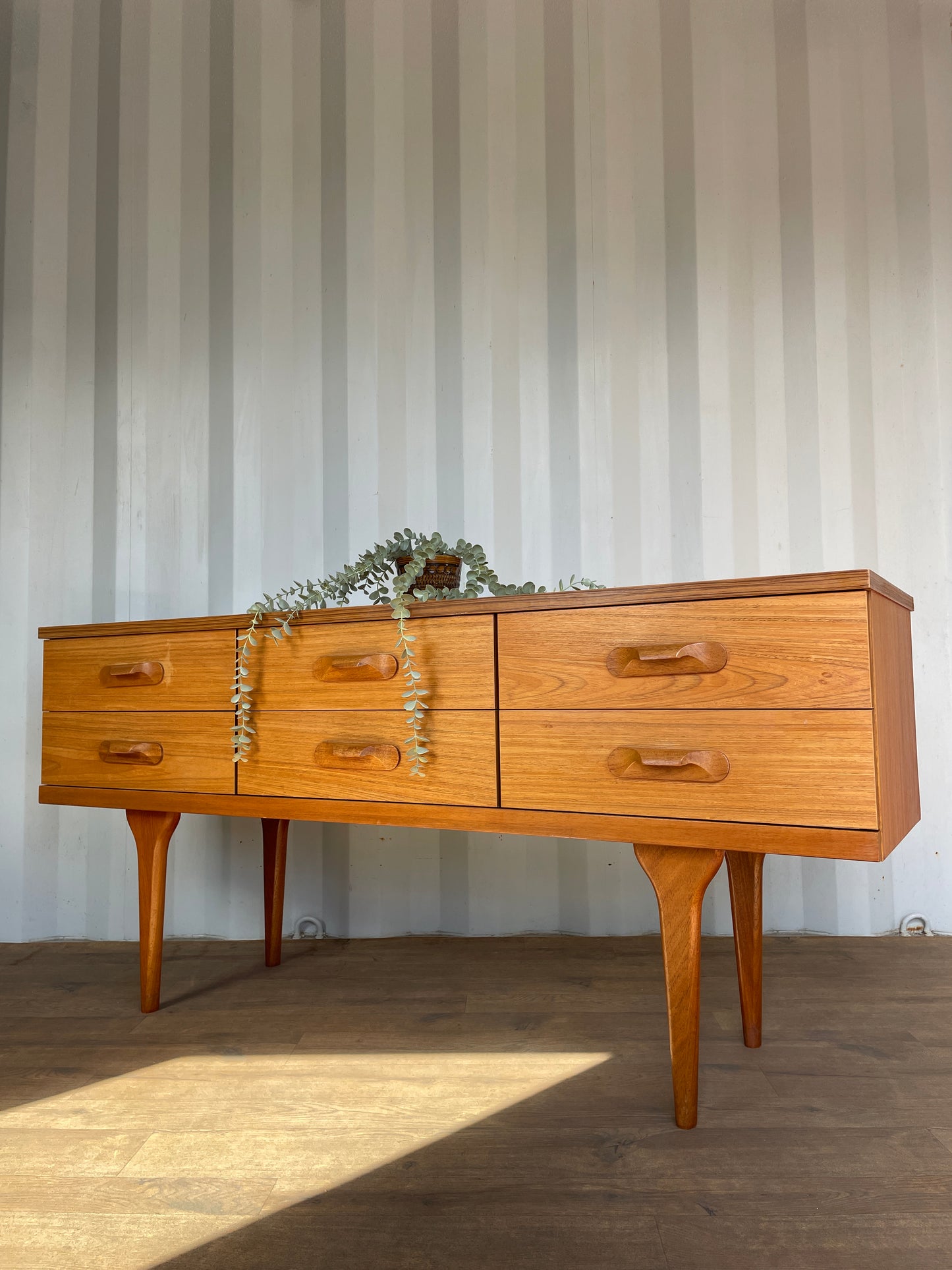 Mid-Century 6 Drawer Sideboard Austinsuite Vintage Teak Chest of Drawers – Sculpted Handles