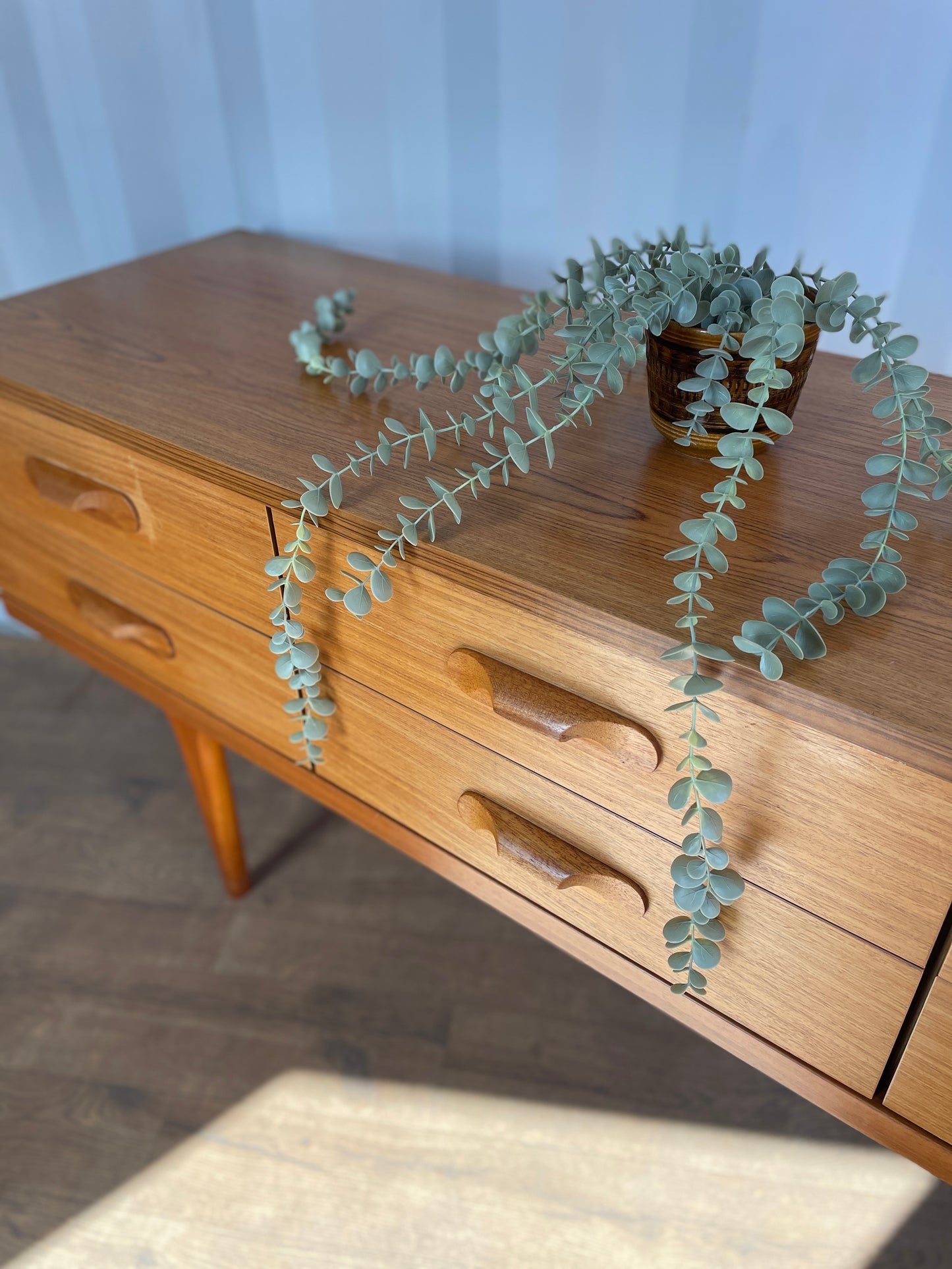 Mid-Century 6 Drawer Sideboard Austinsuite Vintage Teak Chest of Drawers – Sculpted Handles