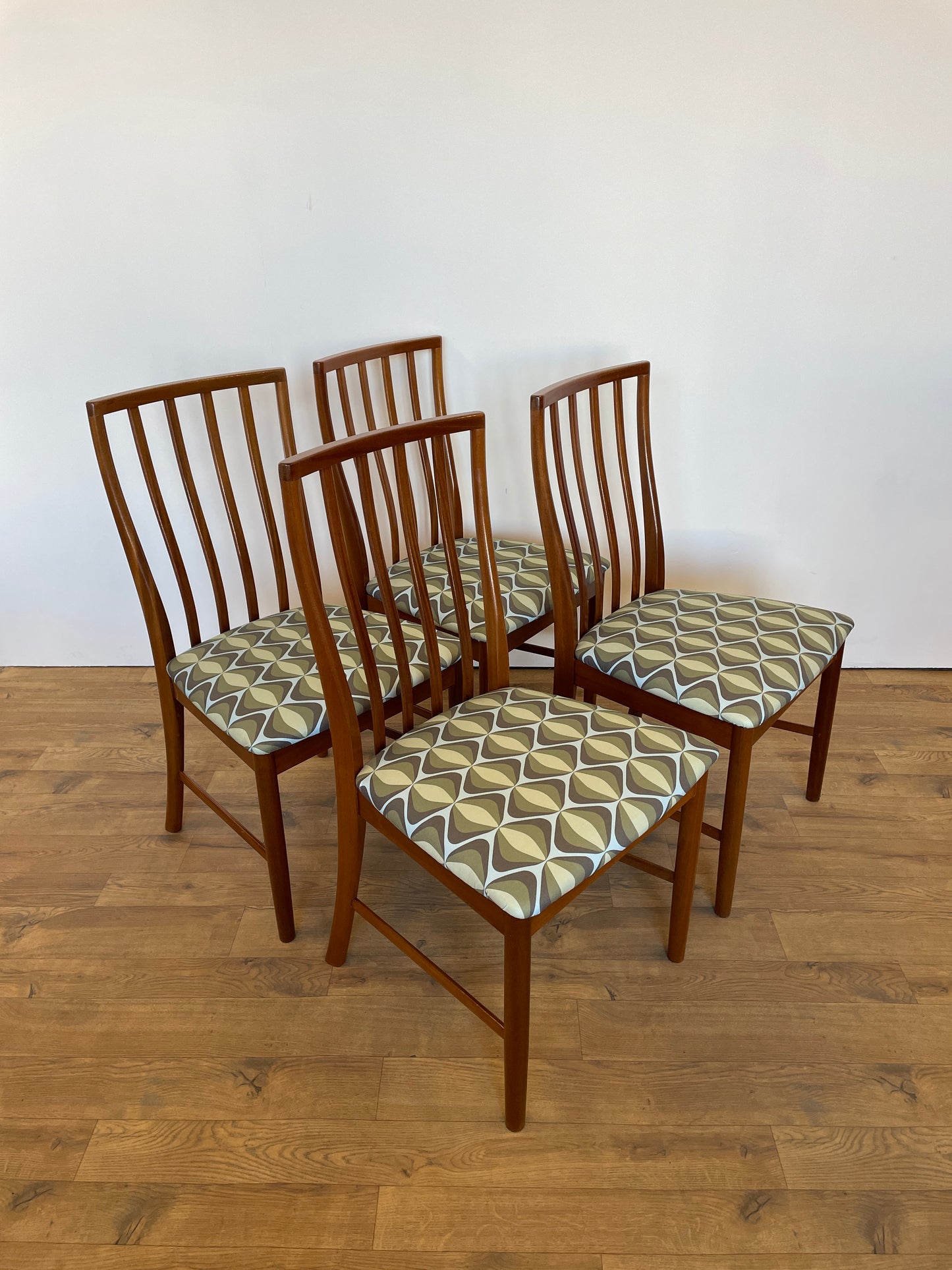 McIntosh Extending Dining Table & 4 Upholstered Chairs - Mid-Century / Vintage