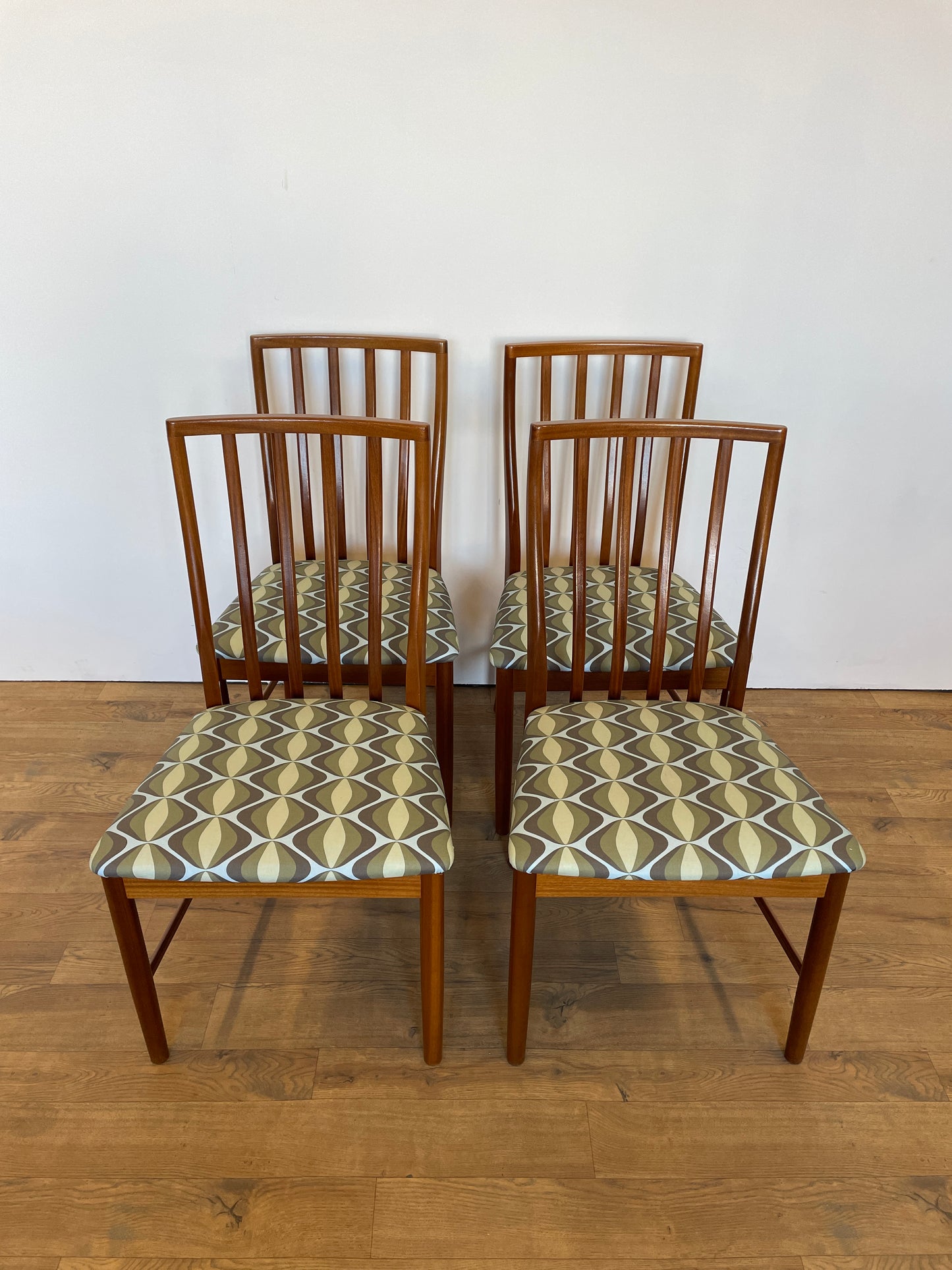 McIntosh Extending Dining Table & 4 Upholstered Chairs - Mid-Century / Vintage