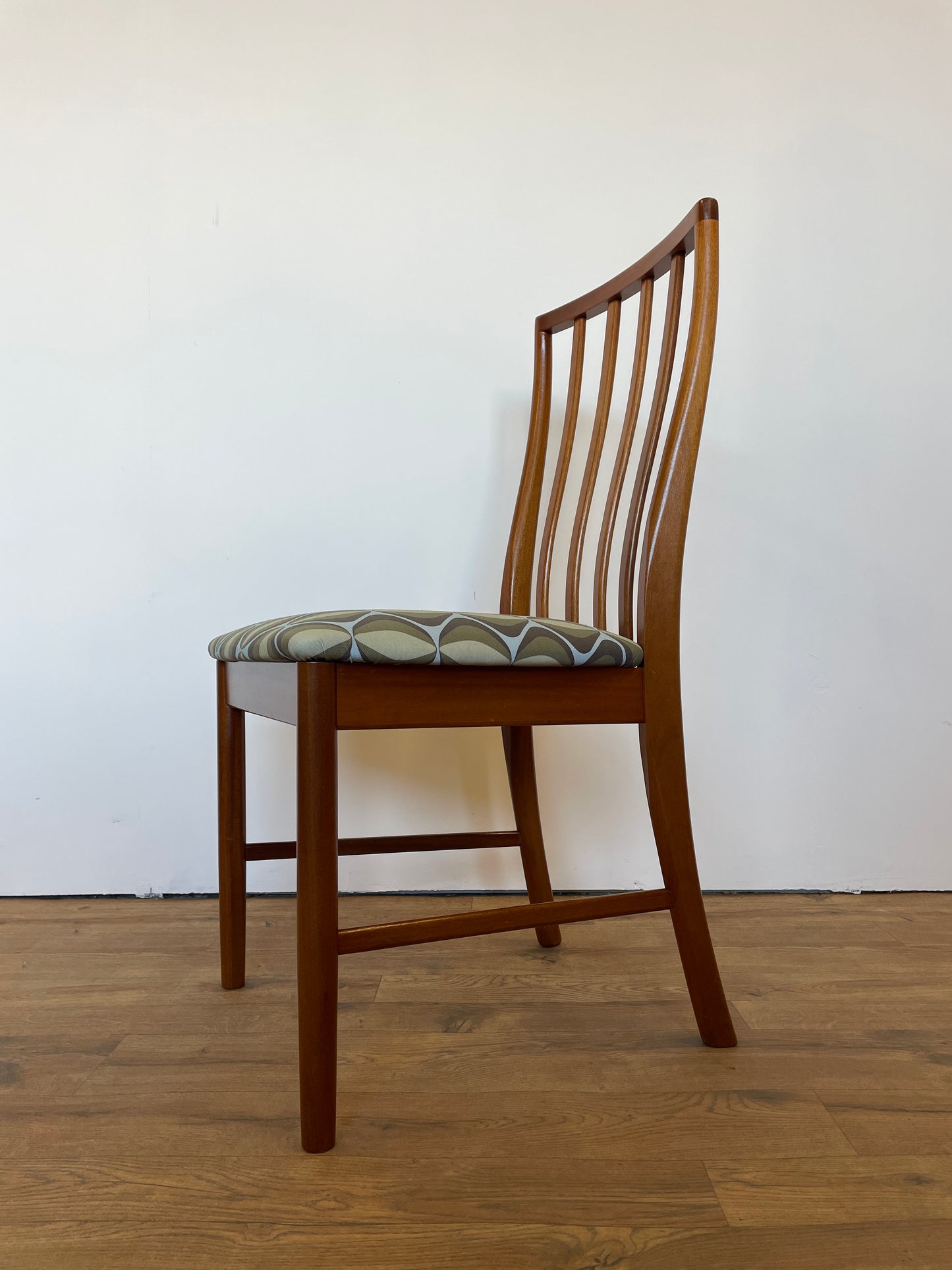 McIntosh Extending Dining Table & 4 Upholstered Chairs - Mid-Century / Vintage