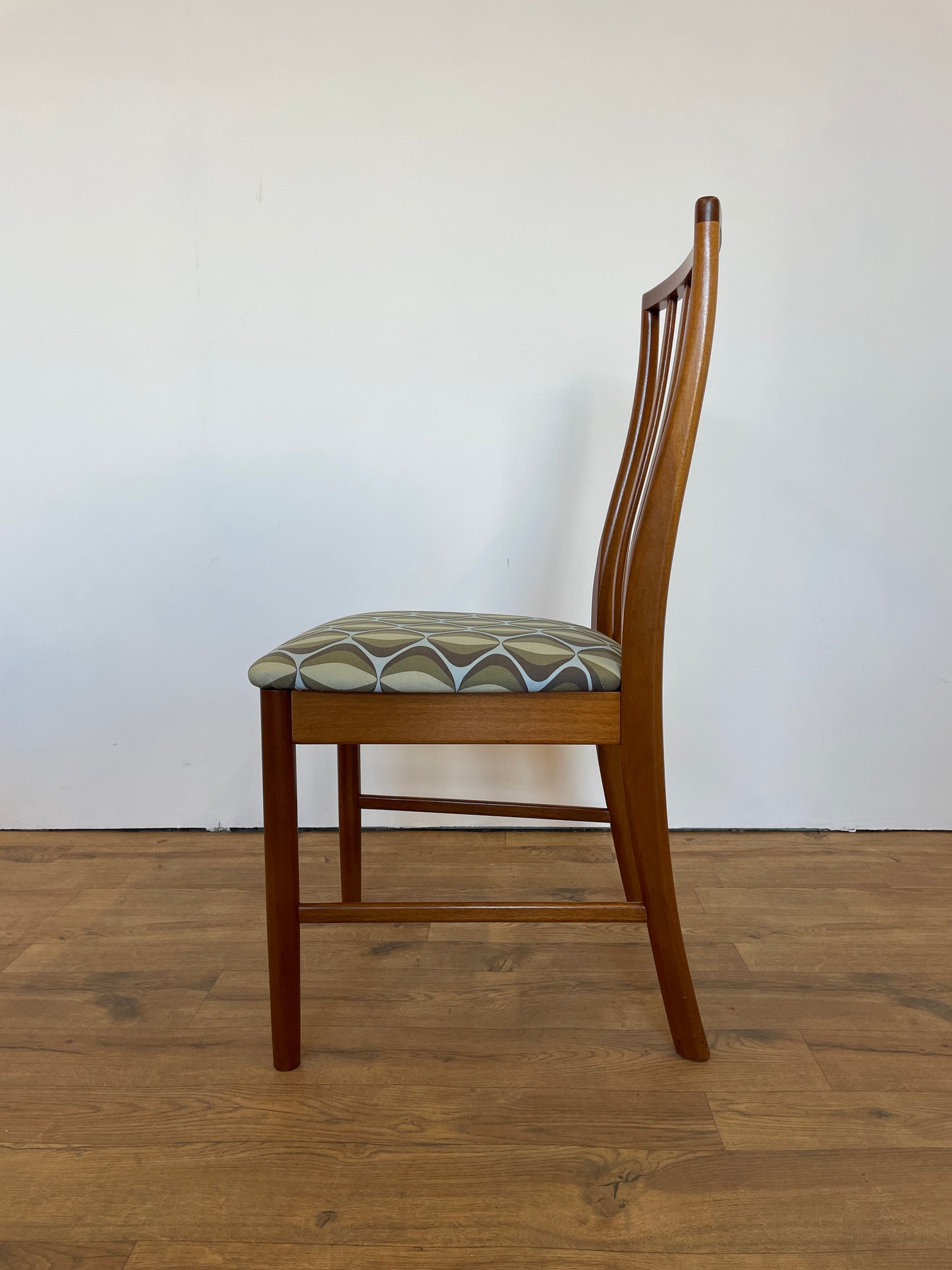 McIntosh Extending Dining Table & 4 Upholstered Chairs - Mid-Century / Vintage