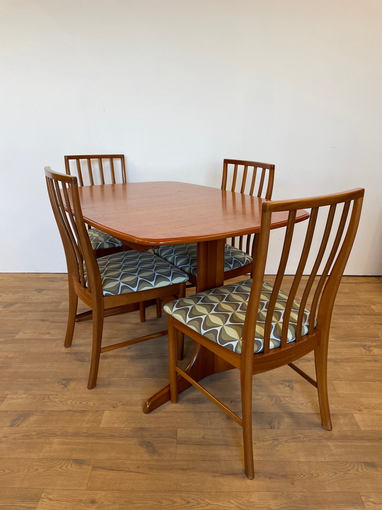McIntosh Extending Dining Table & 4 Upholstered Chairs - Mid-Century / Vintage