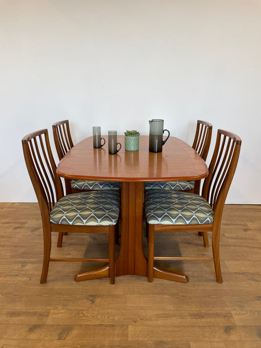 McIntosh Extending Dining Table & 4 Upholstered Chairs - Mid-Century / Vintage