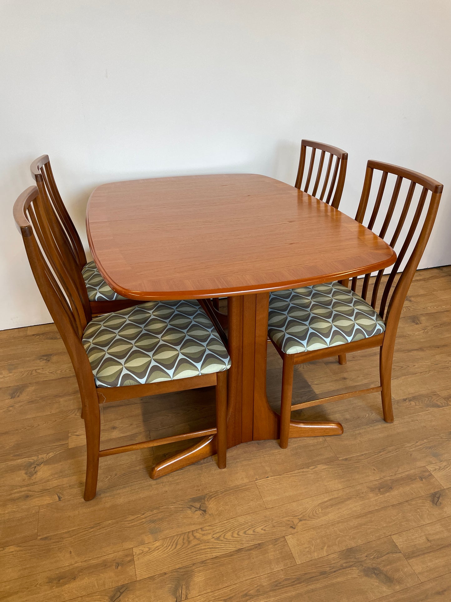 McIntosh Extending Dining Table & 4 Upholstered Chairs - Mid-Century / Vintage