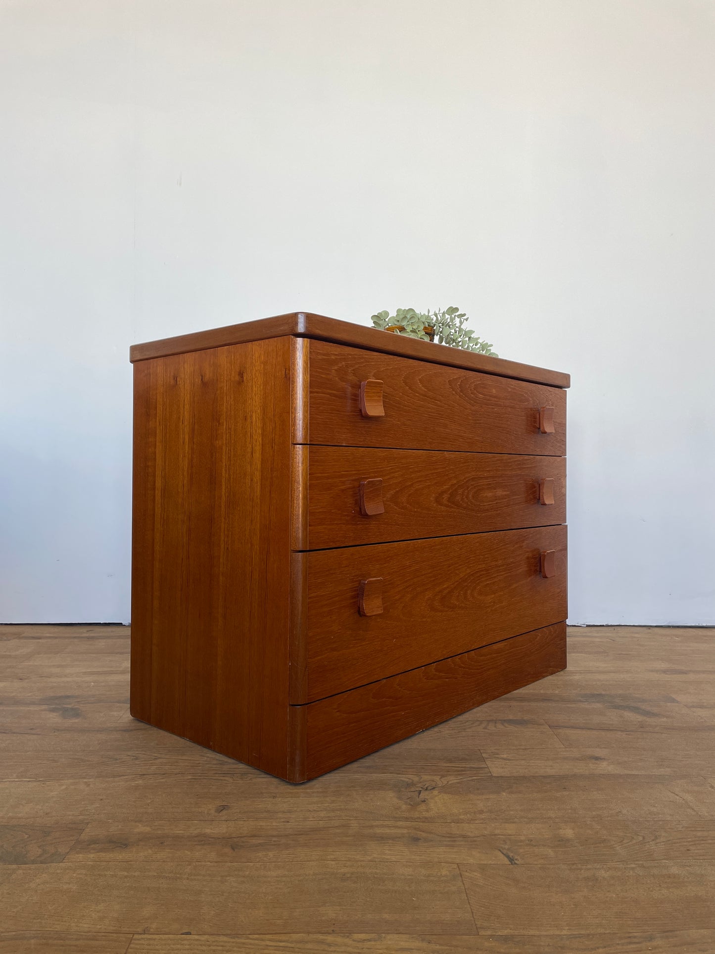 Stag Mid-Century Chest of Drawers - Teak - Bedroom