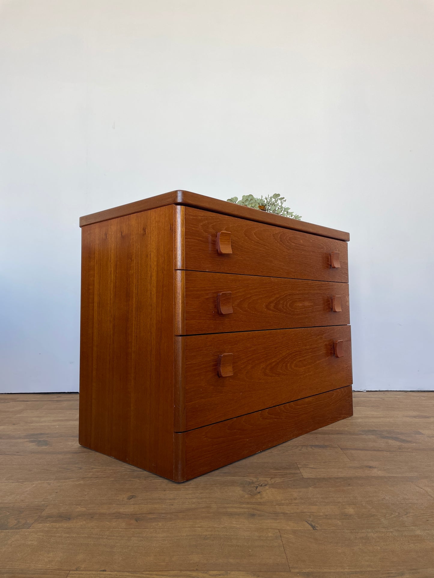 Stag Mid-Century Chest of Drawers - Teak - Bedroom