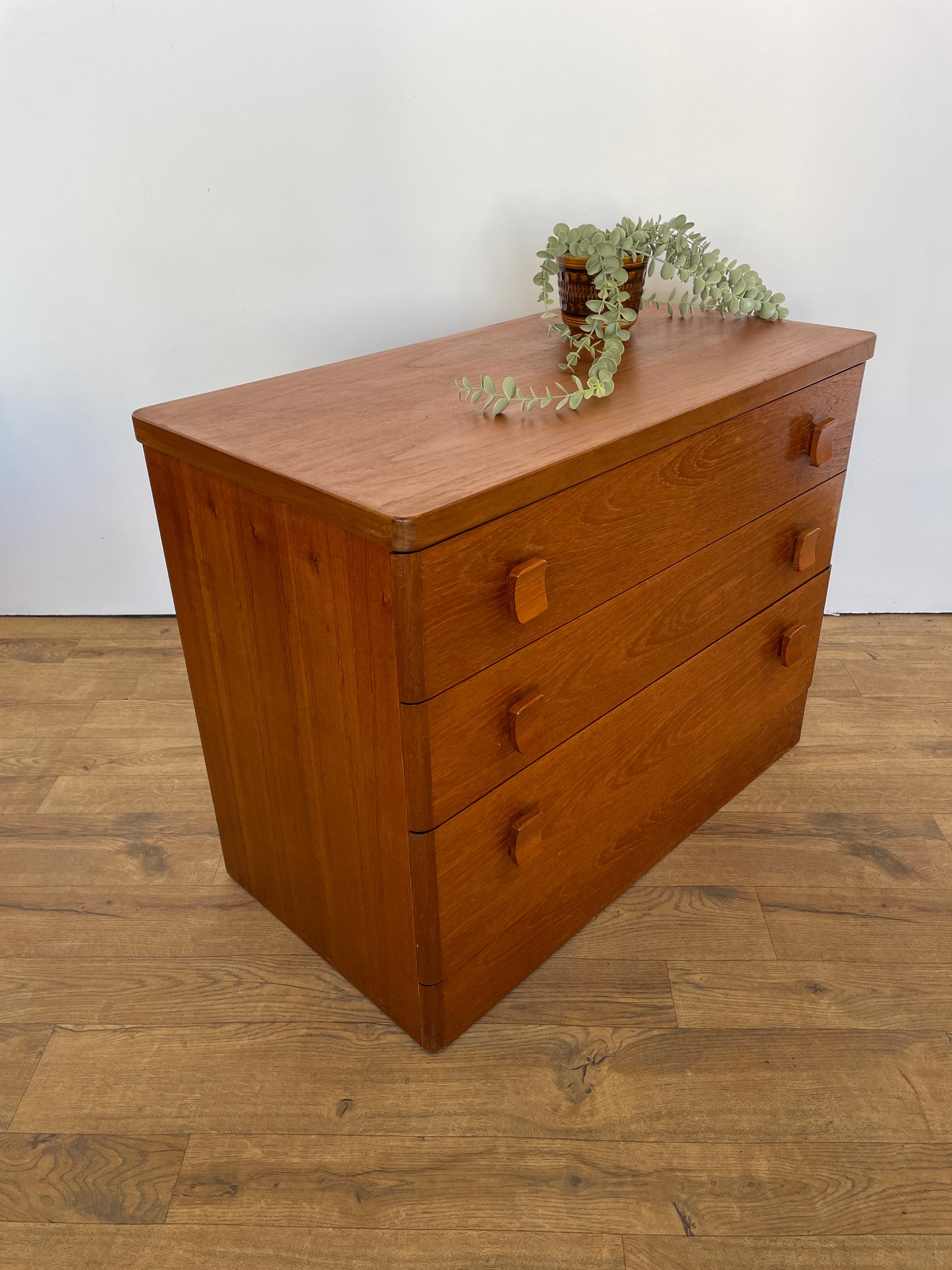 Stag Mid-Century Chest of Drawers - Teak - Bedroom