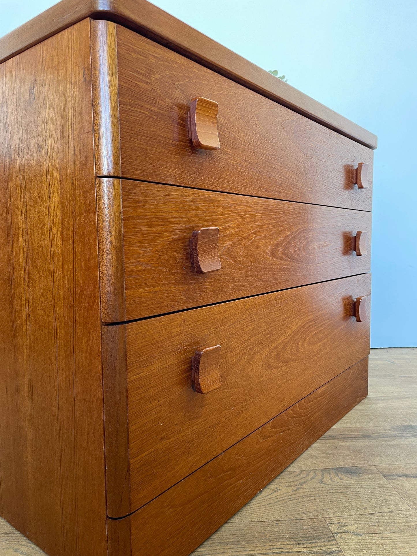 Stag Mid-Century Chest of Drawers - Teak - Bedroom