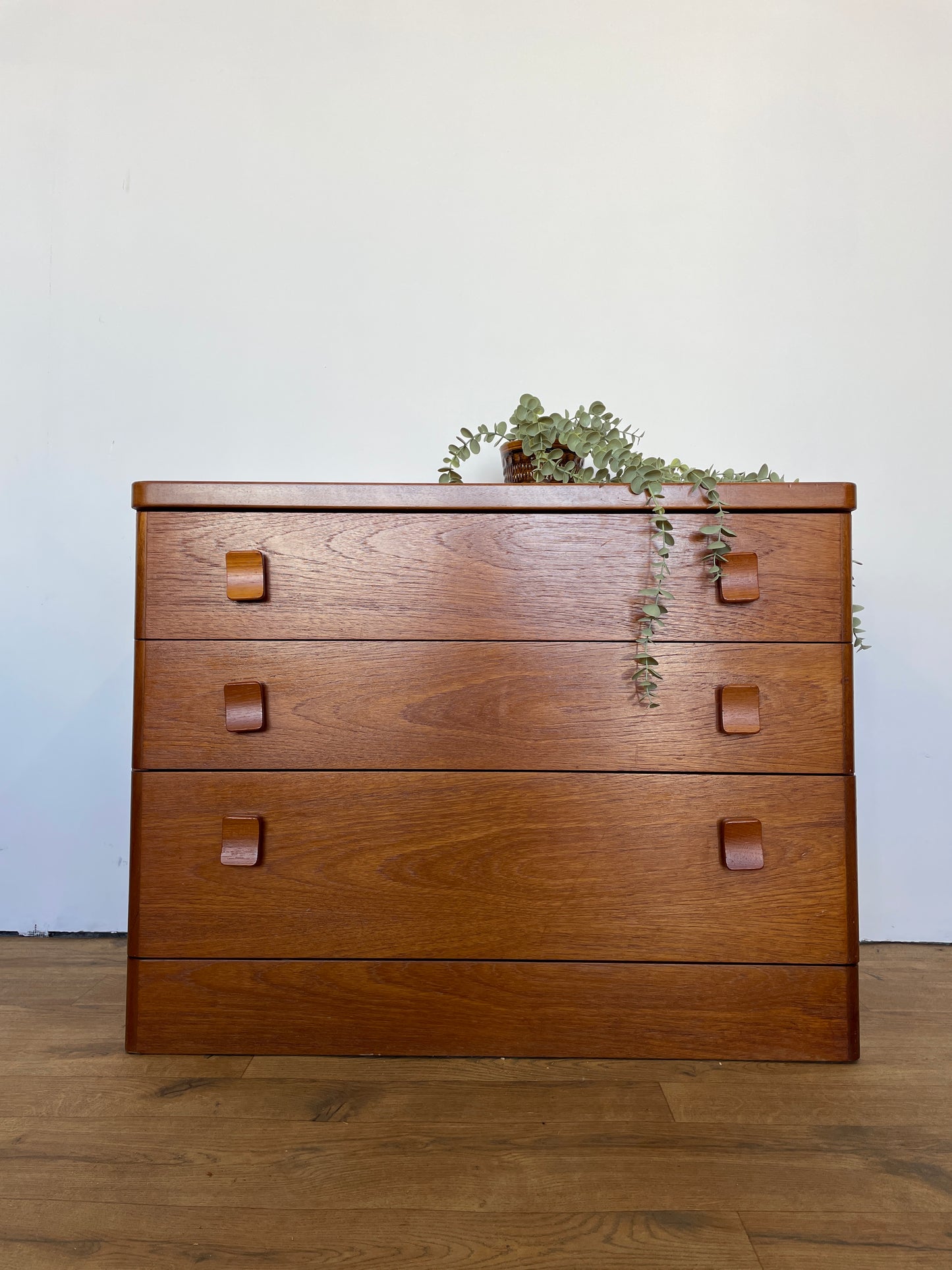Stag Mid-Century Chest of Drawers - Teak - Bedroom