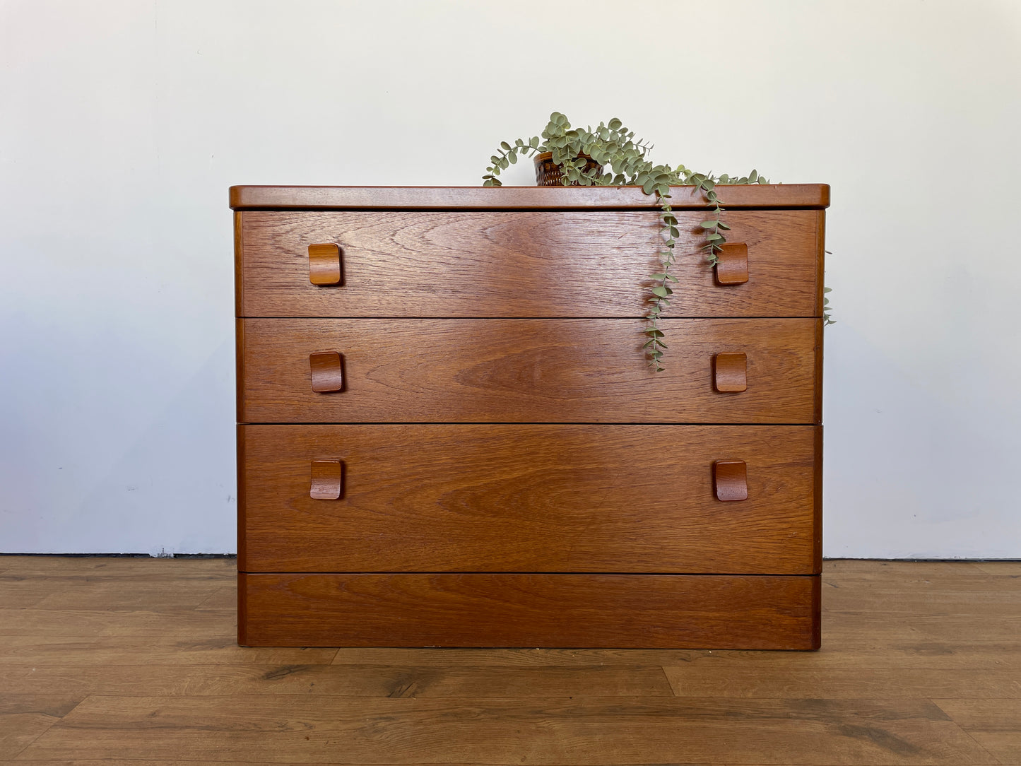 Stag Mid-Century Chest of Drawers - Teak - Bedroom