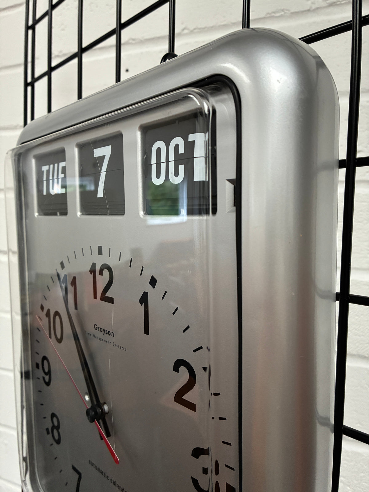 Grayson G237 Retro Industrial Silver Flip Calendar Wall Clock – German Movement