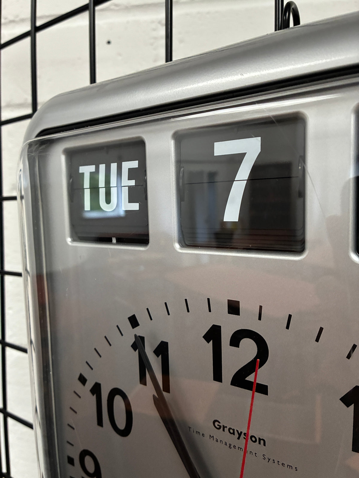 Grayson G237 Retro Industrial Silver Flip Calendar Wall Clock – German Movement